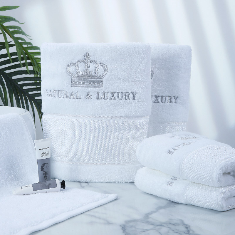 NATURAL & LUXURY hotel towels