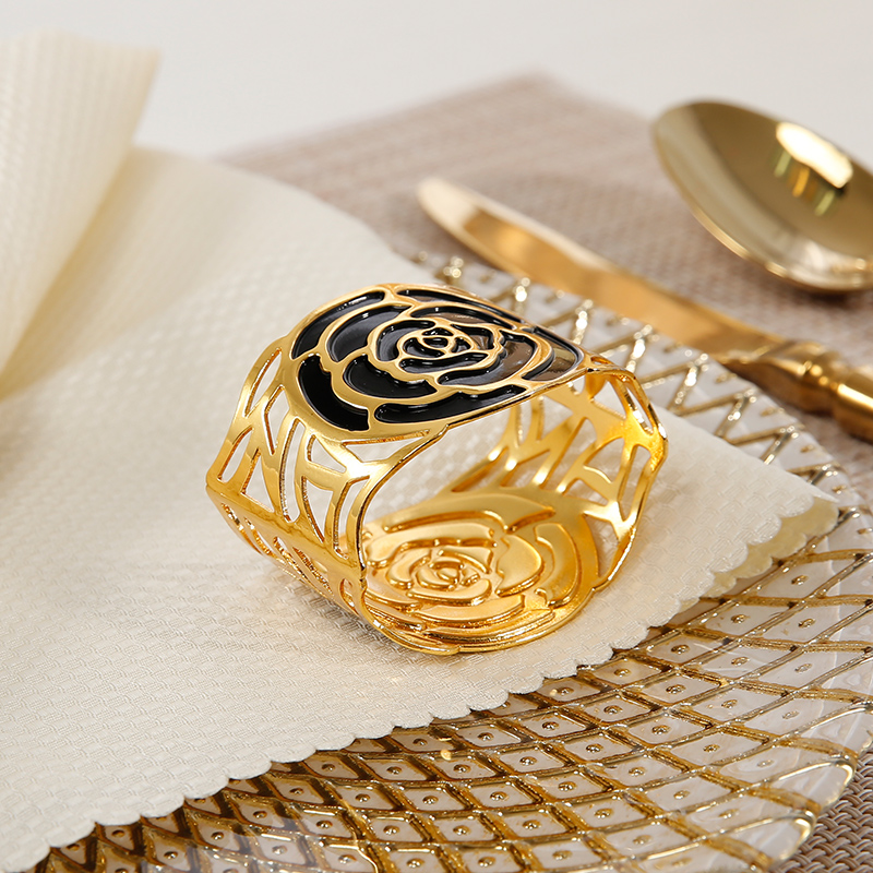 Gold party napkin rings Gold party napkin rings